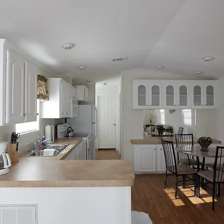 Sherwood Forest Cottage 6-2